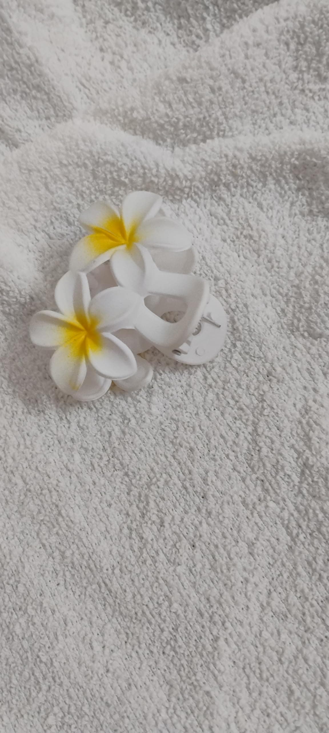 Decorative Flower Hair Clip, White with Yellow Center, Tropical Beach Style Accessory
